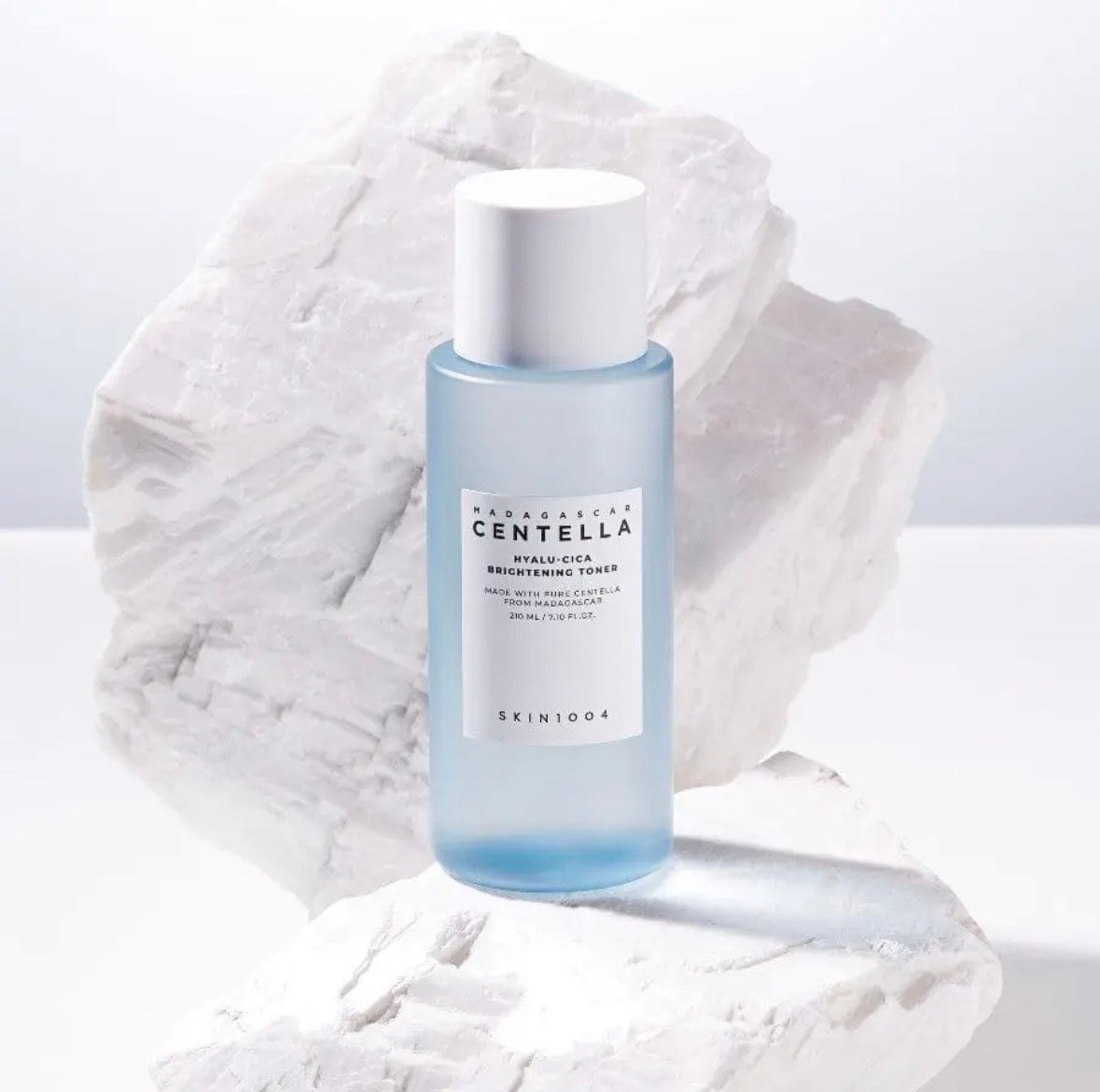 Skin1004 Tonique Éclaircissant Hyalu‑Cica : Centella + AHA - 30/210ml