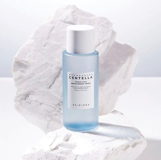Skin1004 Tonique Éclaircissant Hyalu‑Cica : Centella + AHA - 30/210ml